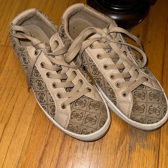 GUESS WOMEN SNEAKERS FOR SALE SIZE 7 1/2 - Picture 1 of 6